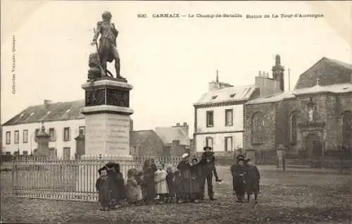 Ak Carhaix Finistère, Statue de la Tour-d'Auvergne, Le Champ-de-Bataille, Gruppenbild