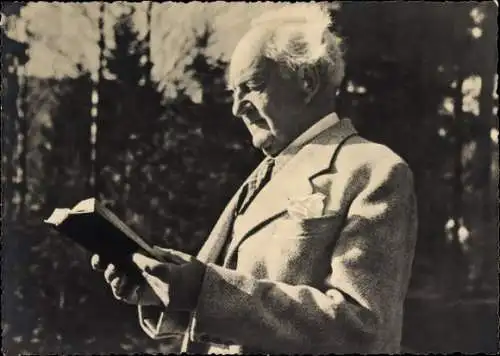 Ak Schriftsteller Gerhart Hauptmann, Portrait mit Buch, Literaturnobelpreisträger, Die Weber
