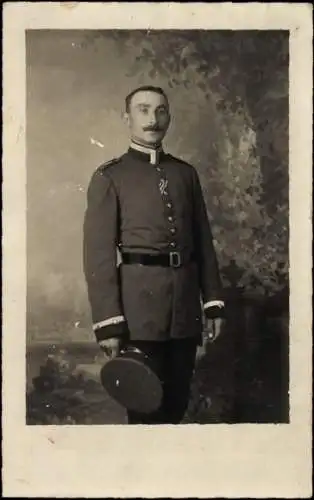 Foto Ak Deutscher Soldat in Uniform, Portrait, Kaiserzeit