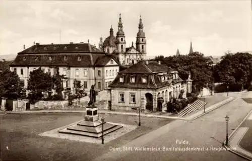 Ak Fulda in Hessen, Dom, Stift Wallenstein, Bonifatiusdenkmal, Hauptwache