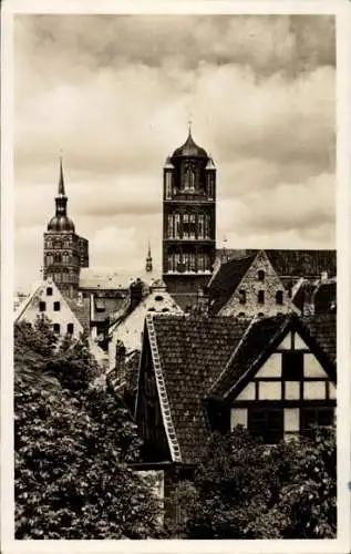 Ak Stralsund in Vorpommern, Teilansicht, Jakobikirche, Nicolaikirche, Blick vom Frankenwall, Nordtor