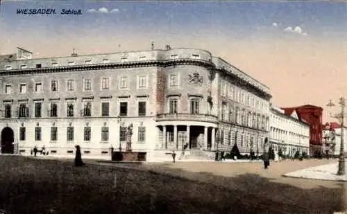 Ak Wiesbaden in Hessen, Schloss, Brunnen