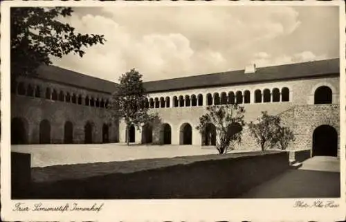 Ak Trier, Simionsstift, Innenhof, Fotograf Niko Haas