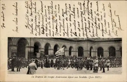 Ak Paris VII, Le Drapeau des troupes Americaines depose aux Invalides, Juin 1917