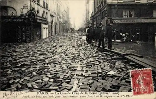 Ak Paris VI, Seine Hochwasser Januar 1910, rues Jacob et Bonaparte, Paves de bois souleves