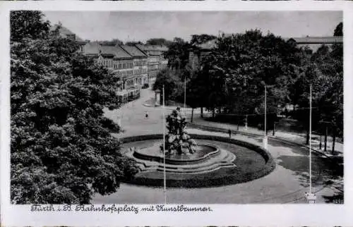 Ak Fürth in Mittelfranken Bayern, Bahnhofsplatz mit Kunstbrunnen