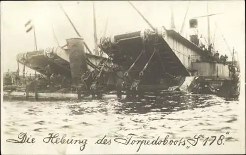 Ak Deutsches Kriegsschiff, S 178, Torpedoboot, Hebung des Schiffes, Kaiserliche Marine