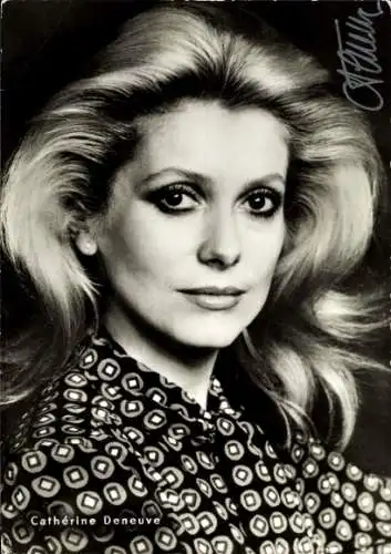 Ak Schauspielerin Catherin Deneuve, Portrait, Filme Der Chef, Ein Hauch von Zärtlichkeit