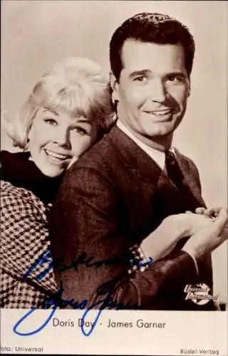 Ak Schauspieler James Garner und Doris Day, Portrait, Autogramm