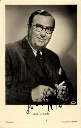 Ak Schauspieler Joe Stöckel, Portrait mit Zigarette, Autogramm