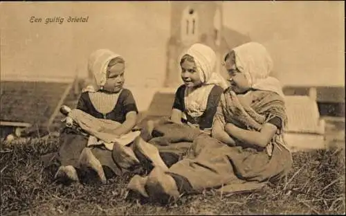 Ak Kinder in niederländischen Trachten, Een guitig drietal