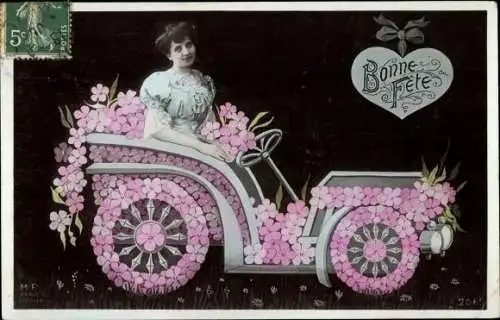 Ak Glückwunsch Geburtstag, Frau in einem Auto aus Blumen