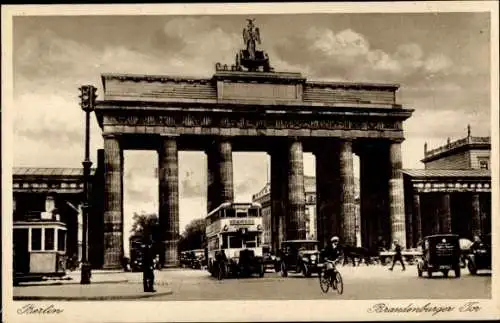 Ak Berlin Mitte, Brandenburger Tor, Verkehr, Bus