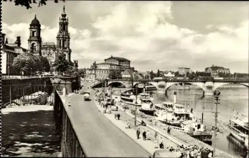 Ak Dresden Altstadt, Teilansicht, Brücke, Schiffe, Kirche