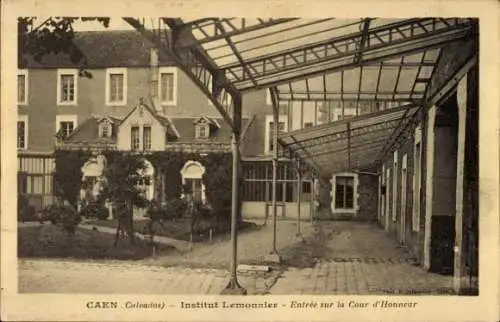 Ak Caen Calvados, Institut Lemonnier, Entree sur la Cour d'Honneur