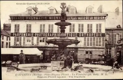 Ak Epernay Marne, Place Hugues Plomb, Fontaine