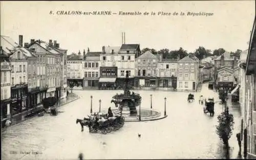 Ak Chalons sur Marne, Place de la Republique