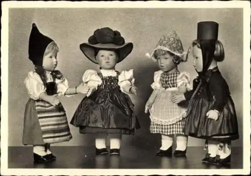 Ak Vier Käthe Kruse Puppen in Landestrachten, Hessen, Schwarzwald