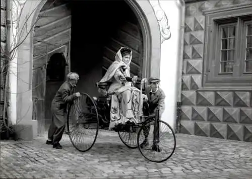 Foto 100 Jahre Frau am Steuer, Berta-Benz-Gedächtnisfahrt, Motorkutsche