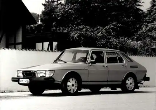 Foto Auto, Saab 900 GLE, fünftürig, Autokennzeichen AMC 502