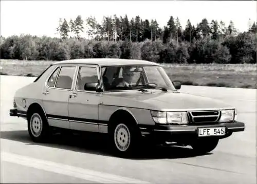 Foto Auto, Saab 900 GLE, Viertürige Limousine, Autokennzeichen LFE 545