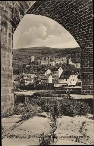 Ak Heidelberg am Neckar, Schloss durch Brückenbogen gesehen