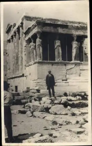 Ak Athen Griechenland, Bei den Ruinen