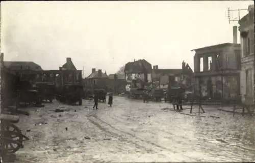 Foto Ak Pas de Calais, Straßenpartie, Zerstörte Häuser, I. WK