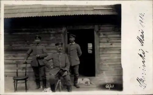 Foto Ak Skarinki Russland, Soldaten in Uniform, I. WK