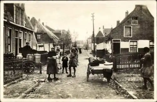 Foto Ak Urk Flevoland Niederlande, Blick auf das Dorf