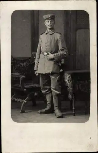 Foto Ak Deutscher Soldat in Uniform, Portrait, Kaiserzeit