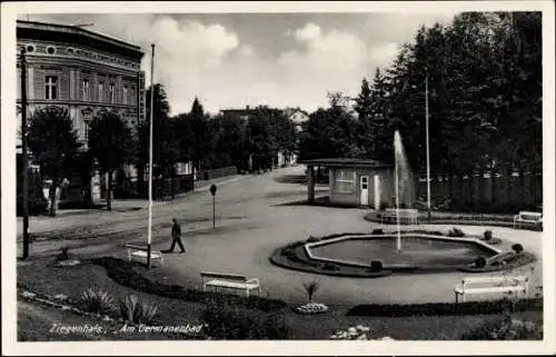 Ak Głuchołazy Zdrój Bad Ziegenhals Schlesien, Germanenbad, Springbrunnen