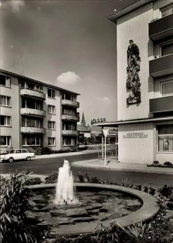 Ak Oberursel im Taunus Hessen, Kumelius-Platz, Springbrunnen