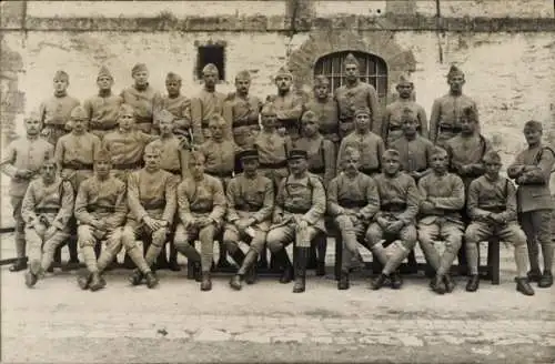 Foto Ak Französische Soldaten in Uniformen, Gruppenaufnahme