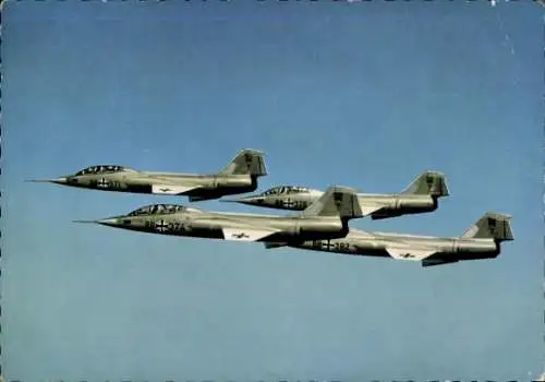 Ak Deutsche Bundeswehr, Starfighter F 104 G im Verband, 371, 374, 382, 376