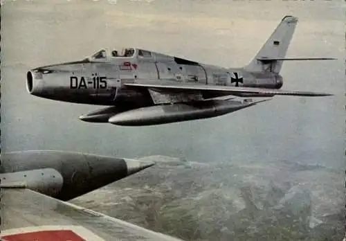 Ak Deutsche Bundeswehr, Standard-Jagdbomber F 84 F Thunderstreak, DA-115