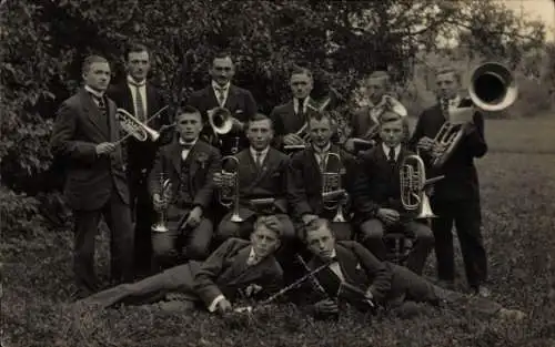 Foto Ak Musikband, Musikinstrumente, Trompeten, Musiker