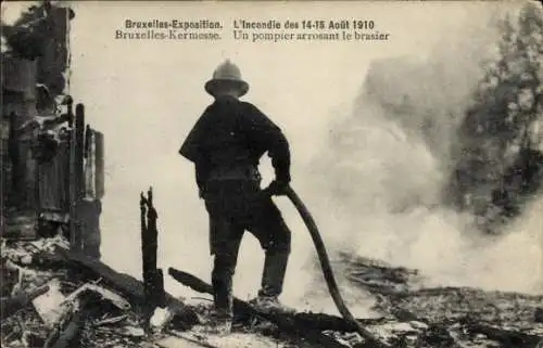 Ak Brüssel, Weltausstellung 1910, Brand, Feuerwehr bei Löscharbeiten