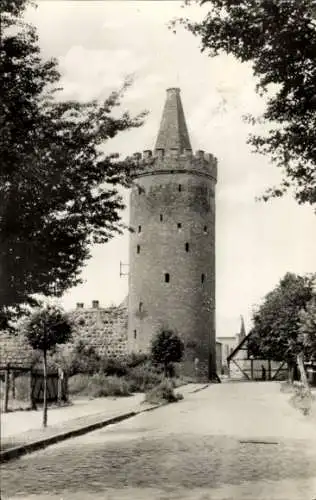 Ak Pasewalk in Mecklenburg Vorpommern, Pulverturm, alte Stadtmauer