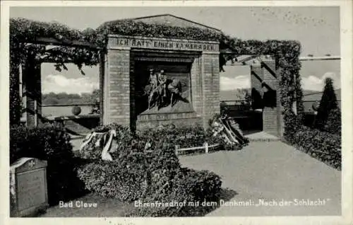 Ak Bad Kleve, Ehrenfriedhof mit dem Denkmal Nach der Schlacht