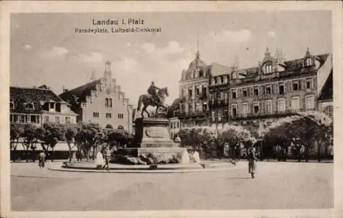 Ak Landau in der Pfalz, Paradeplatz, Luitpold Denkmal