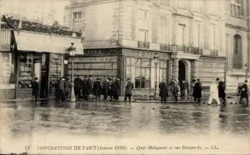 Postkarte Paris VI, Quai Malaquais, Rue Bonaparte, Die große Seine-Flut Januar 1910