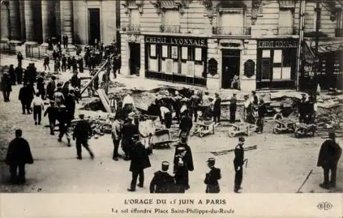 Ak Paris VIII., L'Orage du 15 Juin, le sol effondre Place Saint Philippe du Roule, Credit Lyonnais