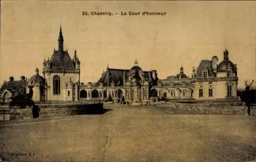 Ak Chantilly Oise, La Cour d'honneur