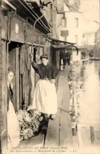 Ak Paris XV. Vaugirard, Gemüsehändlerin, Hochwasser Januar 1910