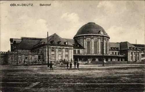 Ak Deutz Köln am Rhein, Bahnhof, Straßenseite, Kinder