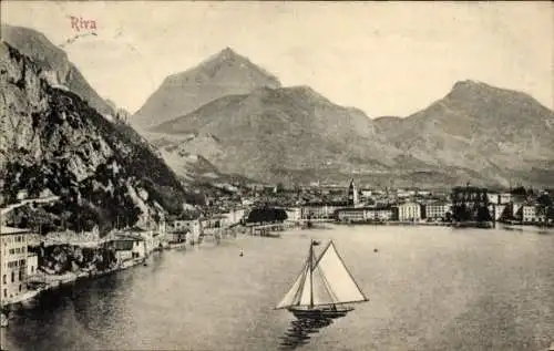 Ak Riva del Garda Trentino, Gesamtansicht, Berge, Segelboot