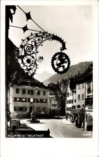 Ak Feldkirch in Vorarlberg, Neustadt, Gasthaus, Brunnen, Gemischtwarenhandlung Maria Zündel