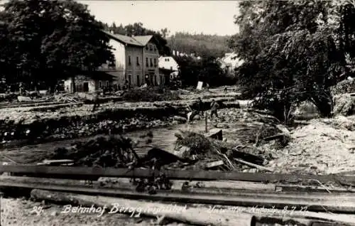 Foto Ak Berggießhübel in Sachsen, Bahnhof nach der Unwetter-Katastrophe 1927