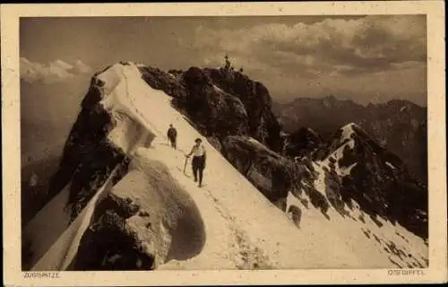 Ak Bergsteiger auf dem Ostgipfel der Zugspitze